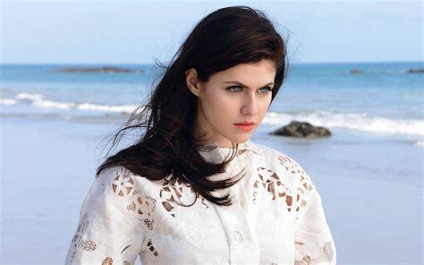 [100+] Alexandra Daddario Wallpapers 